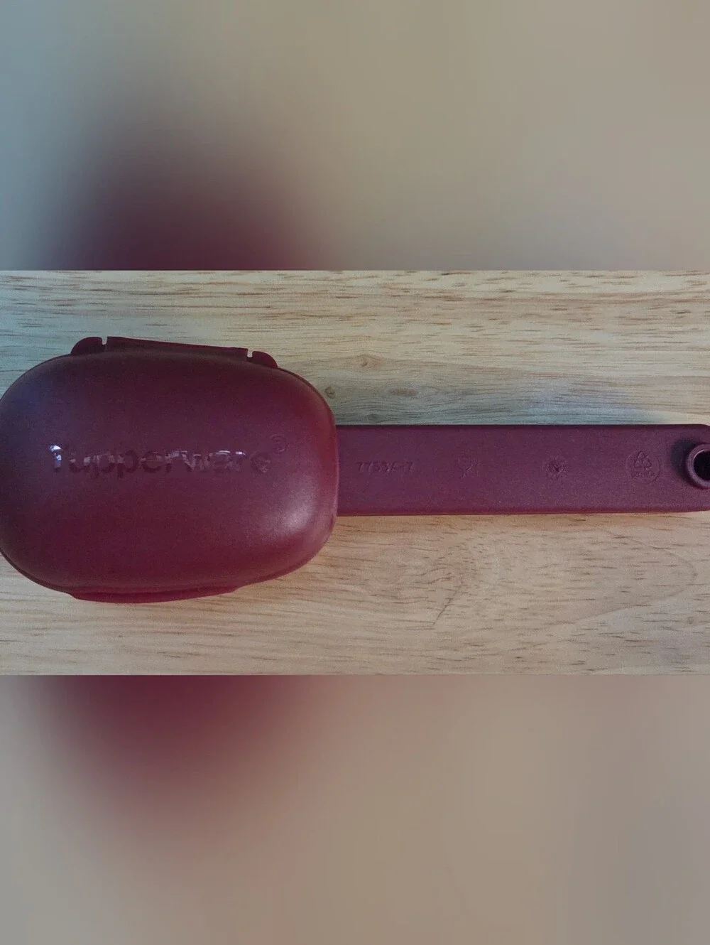 TUPPERWARE CUTLERY SET IN CASE